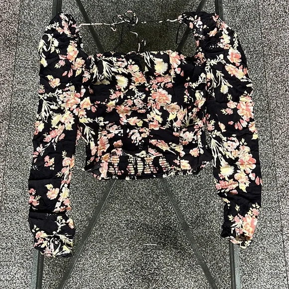 31. Hilary Printed Top in Black Combo - Picture 5 of 7